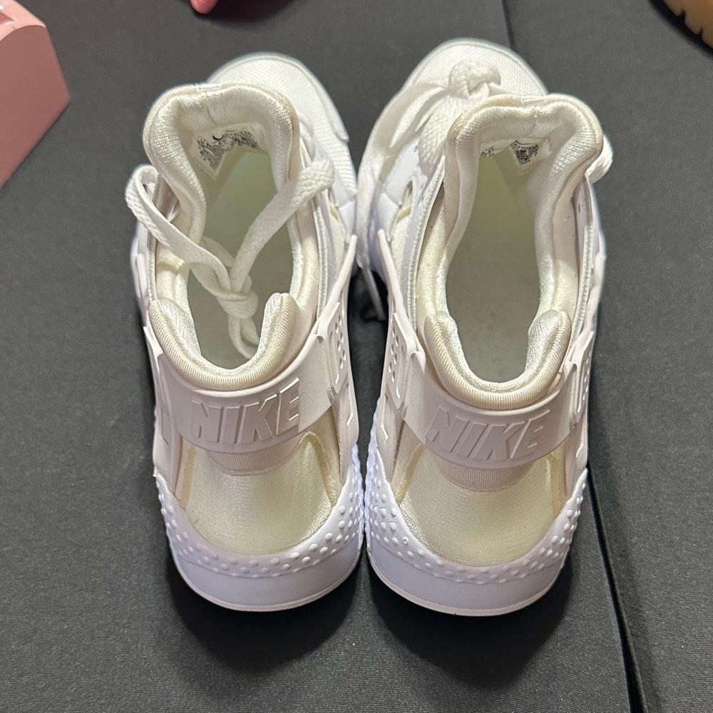 Nike Women's Cream and White Sneakers - Picture 3 of 5